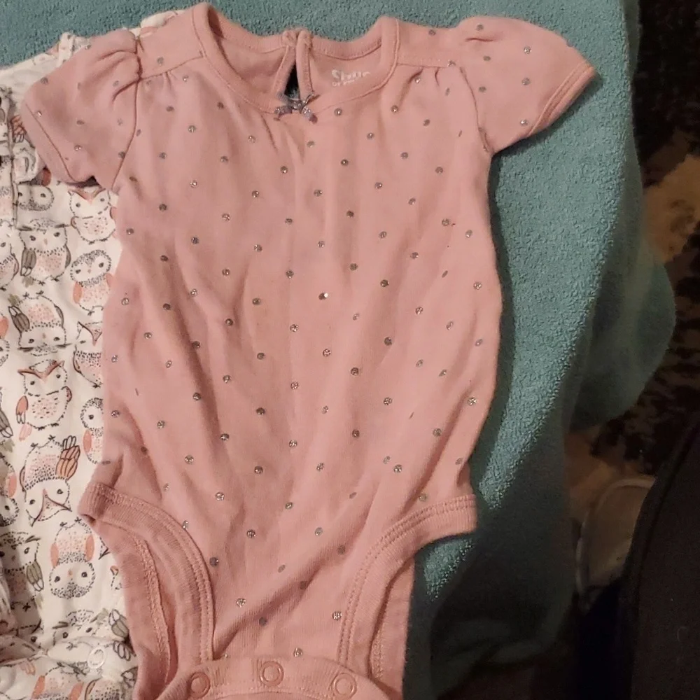 4 Carter's Onesies size 0-3 months